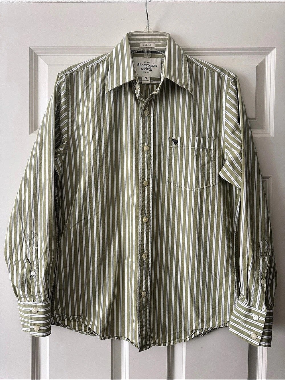Abercrombie & Fitch Muscle Fit Striped Button-Down Shirt Small